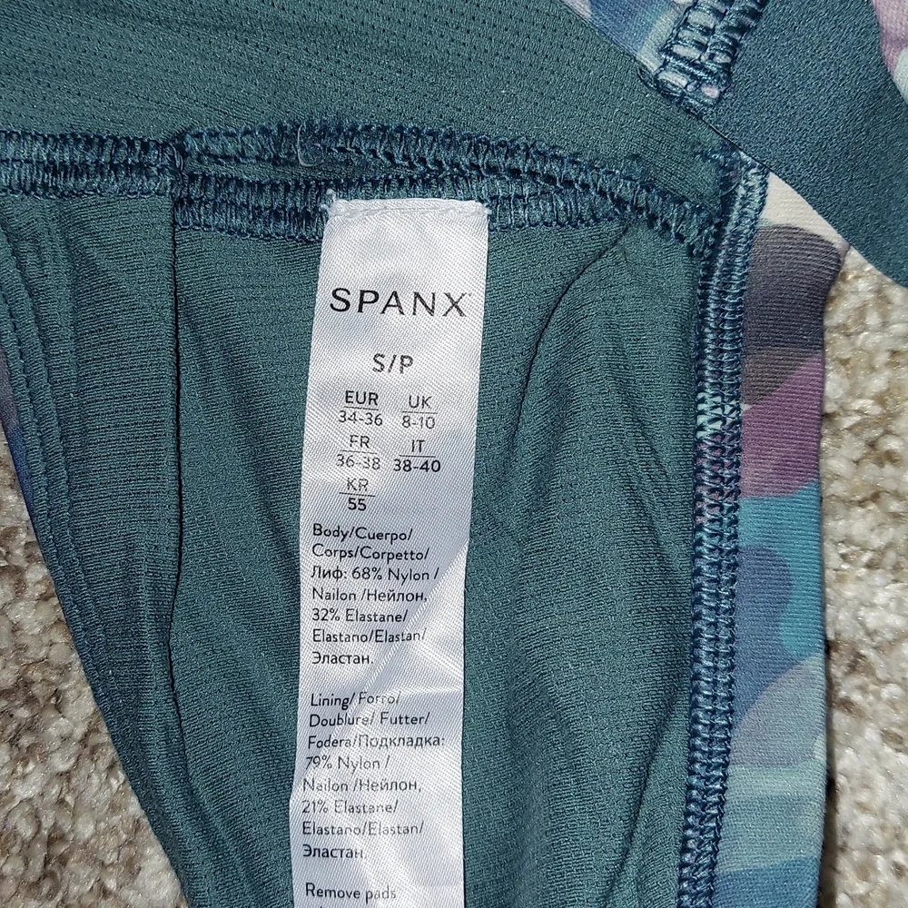SPANX Camo Water Color Print Activewear Set - Picture 5 of 5